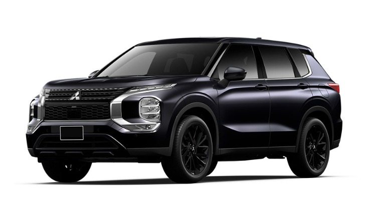 Mitsubishi Outlander 7-seat rental Dubai Marina